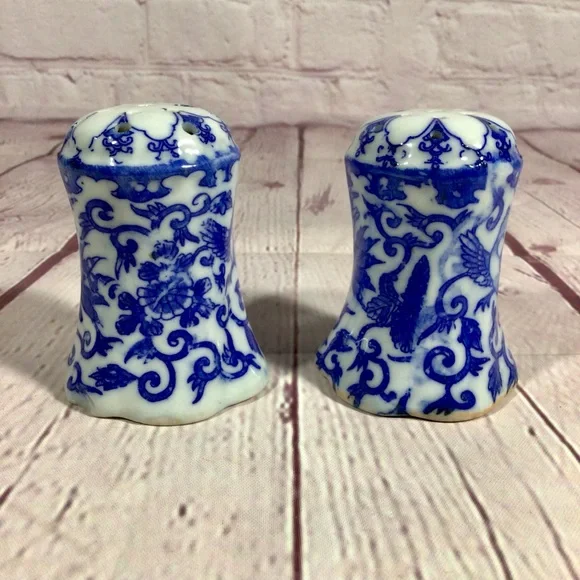 Vintage Blue and White Phoenix Porcelain Salt and Pepper Shaker Pair - Japan - Picture 2 of 8